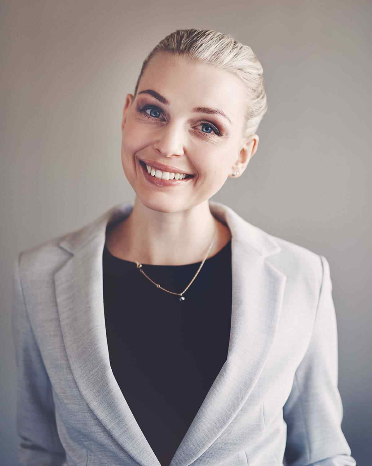 https://crystalatelier.com/wp-content/uploads/2021/06/img-team-04.jpg